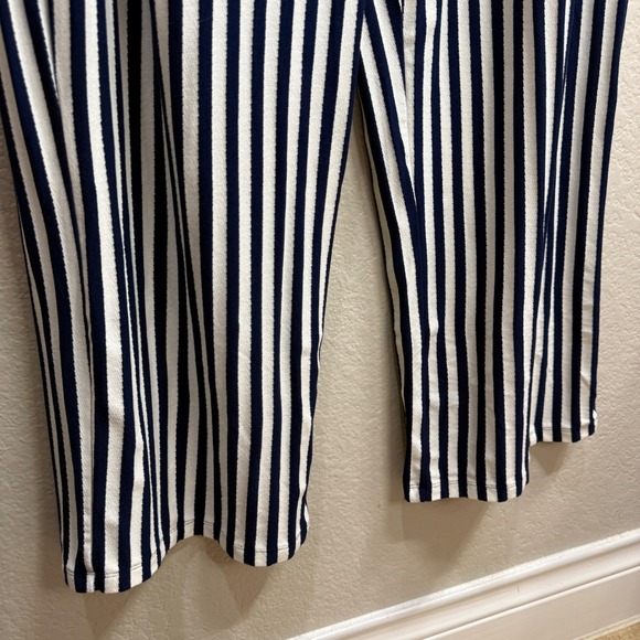 AnyBody Womens Size 1X Navy White Stripe Paperbag Waist Wide Leg Cropped Pants - Picture 4 of 10